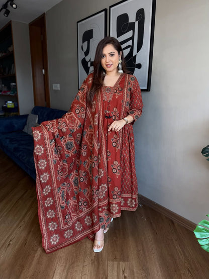 Red Floral Print A-Line Cotton Kurta Pant with Dupatta Set