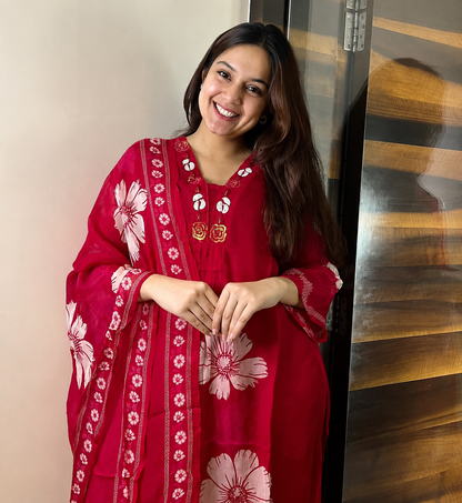 Red Floral Print Cotton Kurti Pant Set with Malmal Dupatta