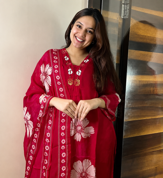 Red Floral Print Cotton Kurti Pant Set with Malmal Dupatta