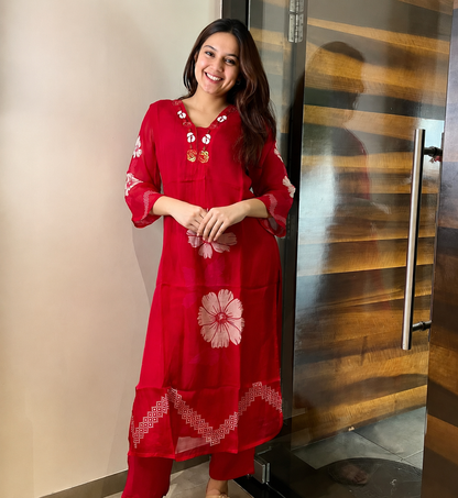 Red Floral Print Cotton Kurti Pant Set with Malmal Dupatta