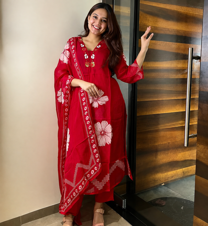 Red Floral Print Cotton Kurti Pant Set with Malmal Dupatta