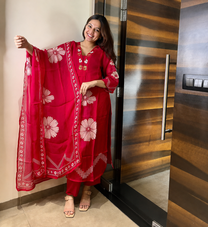 Red Floral Print Cotton Kurti Pant Set with Malmal Dupatta