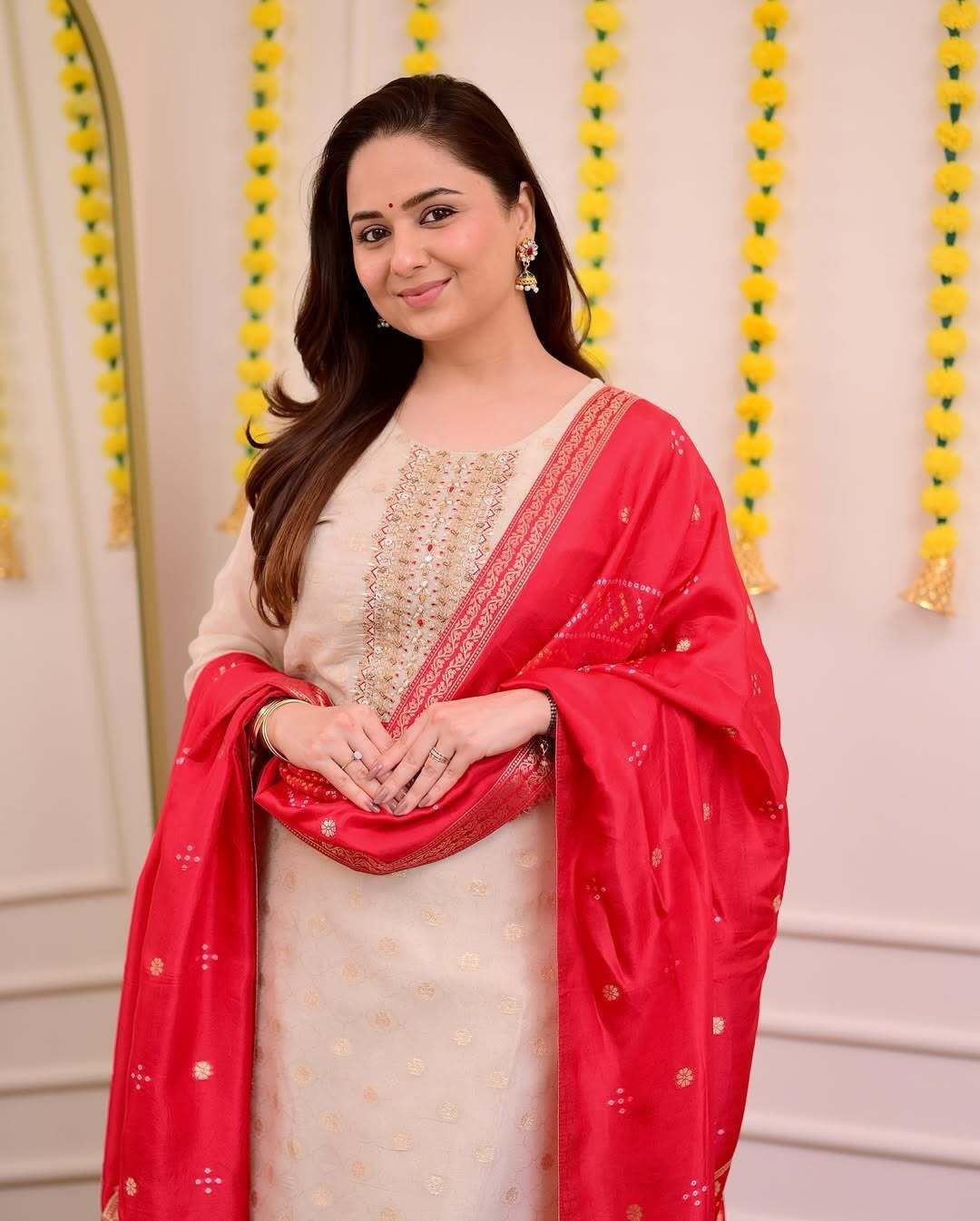 Silk Jacquard Weaving Kurti Pant Dupatta Set with Embroidered Neck