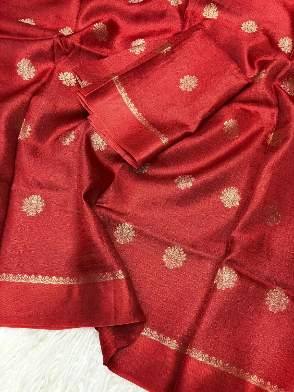 Viscose Silk Saree with Satin Border & Jacquard Leaf Design